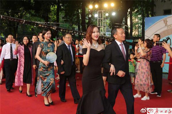 商标?有个上门女的微信,上门服务的那种微信