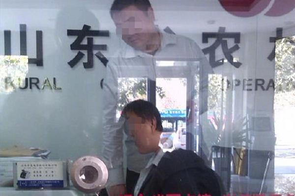 银行~这里哪有鸡店,附近找银行
